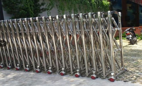 Cổng Rào Xếp Tự Động Kéo Tay Giá Rẻ Mới Nhất Thi Công 24/7 3 cong rao xep keo tay