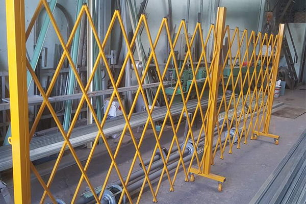 Làm Hàng Rào Xếp Di Động Kéo Tay Giá Rẻ, Uy Tín Tại TP.HCM | 24/7 1 lam hang rao xep keo tay