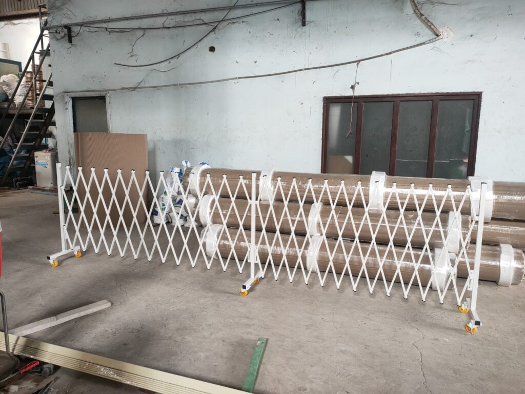 Làm Hàng Rào Xếp Di Động Kéo Tay Giá Rẻ, Uy Tín Tại TP.HCM | 24/7 6 lap dat hang rao xep gia re