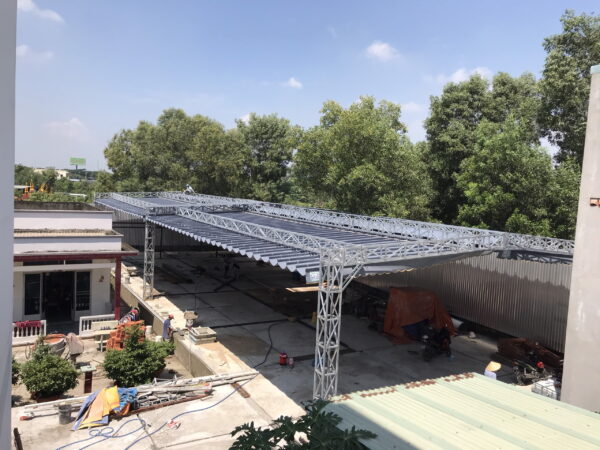 mái xếp sân vướn