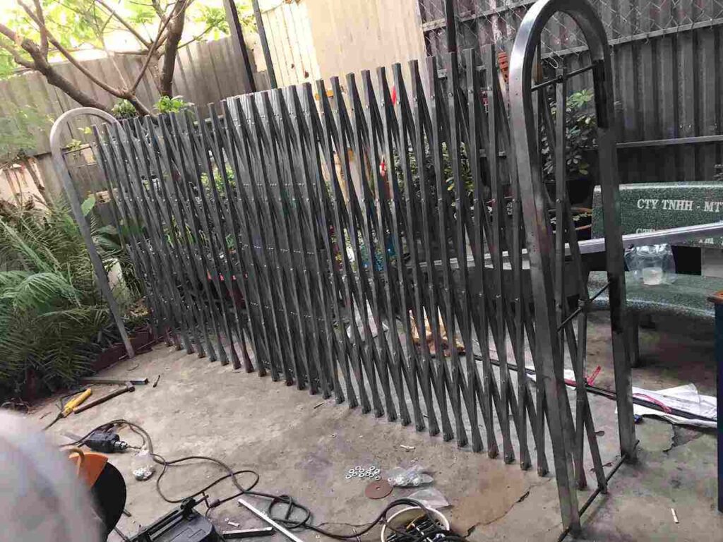 Cổng Rào Xếp Tự Động Kéo Tay Giá Rẻ Mới Nhất Thi Công 24/7 5 rao chan di dong