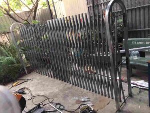 cổng rào xếp tư động kéo tay
