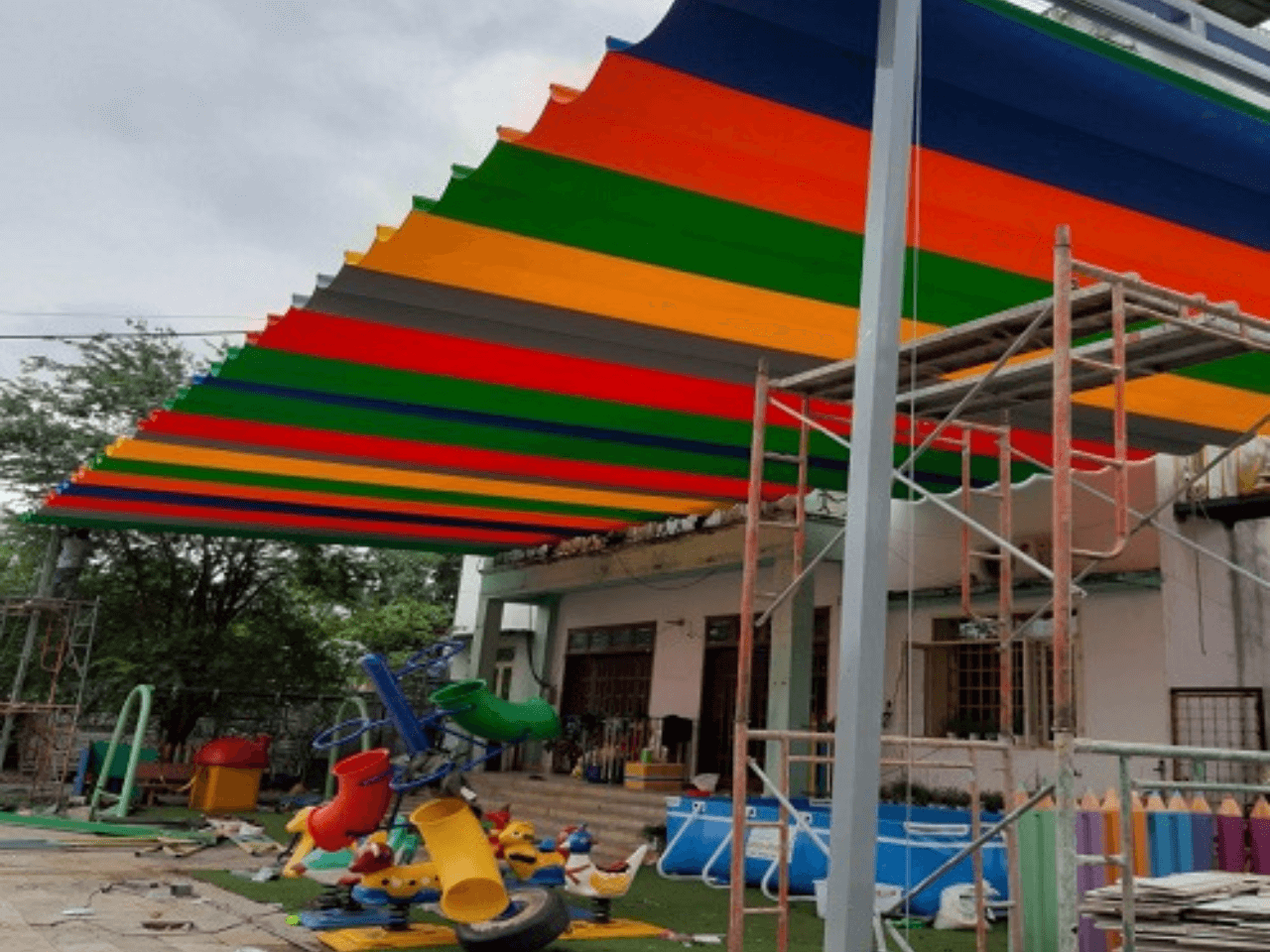mái che bat san trường