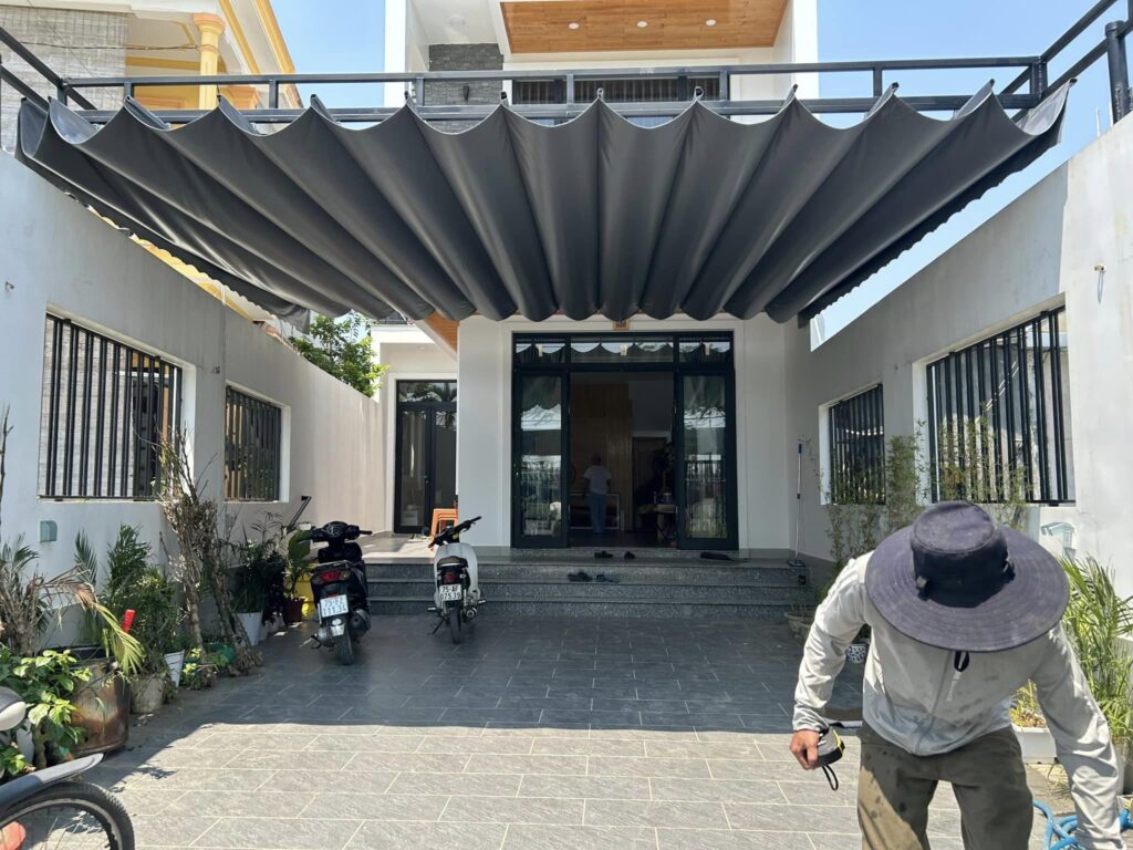 Làm Mái Che – Mái Xếp Di Động Ngoài Trời Tại Quận Tân Phú | Mái Che Hòa Phát Uy Tín 2 mai xep biet thu vip
